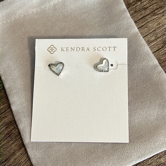 Kendra Scott Jewelry Kendra Scott Ari Heart Silver Stud Earrings In Ivory Mother Of Pearl